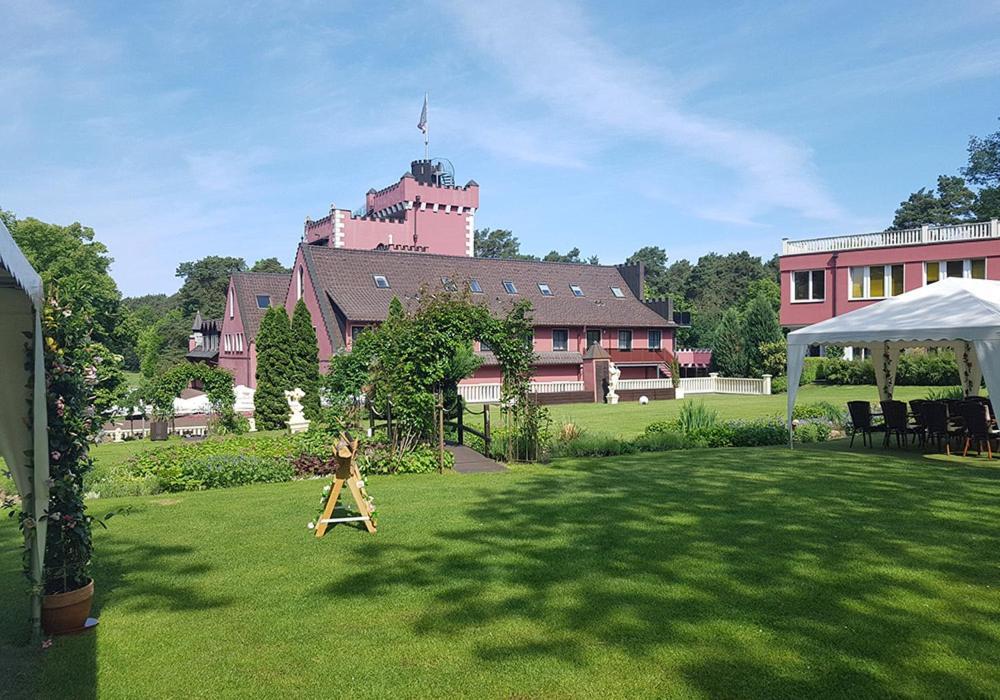 The Lakeside - Burghotel Zu Штраусберґ Екстер'єр фото