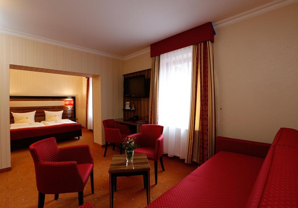The Lakeside - Burghotel Zu Штраусберґ Екстер'єр фото